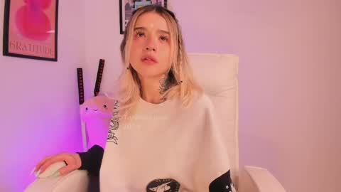 _tammarra_ online show from April 17, 5:05 pm