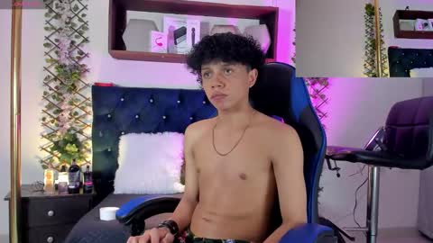 Snapshot of _taylor_black chatting on December 4, 10:40 pm Taylor online show from December 4, 10:40 pm