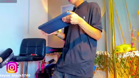 Snapshot of _taylor_black chatting on August 8, 9:28 pm Taylor online show from August 8, 9:28 pm