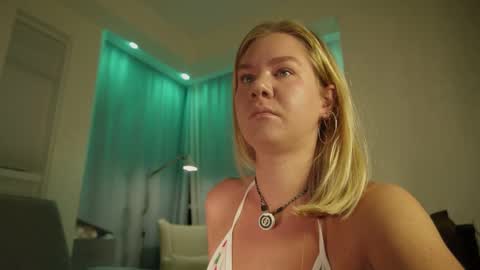 Annie online show from October 30, 1:40 am