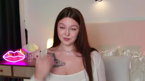 _tessa_may_ online show from October 28, 9:28 pm