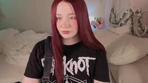 Snapshot of _that_witch_ chatting on May 22, 5:25 am MIRA online show from May 22, 5:25 am