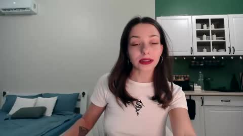 Mia online show from February 2, 4:27 pm