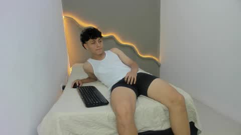 Snapshot of _theoo1 chatting on November 4, 8:19 pm Theoo online show from November 4, 8:19 pm