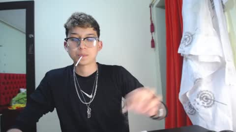 Thomas online show from December 18, 7:41 pm