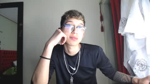 Thomas online show from December 18, 11:08 pm