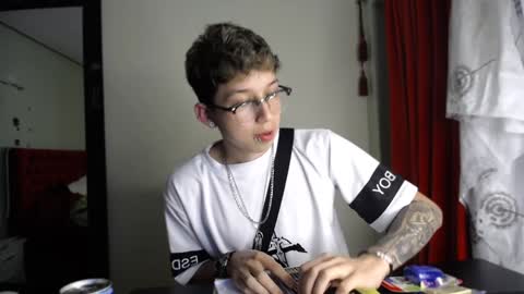 Thomas online show from December 25, 8:28 pm