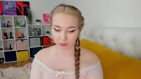 LilyOpen Pvt online show from February 23, 12:13 pm