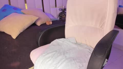 Rousse  online show from February 11, 9:09 pm