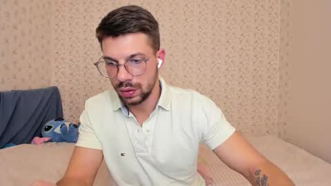 Snapshot of _tonywolf chatting on December 18, 9:43 pm Tony Wolf online show from December 18, 9:43 pm