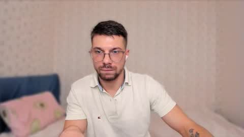 Snapshot of _tonywolf chatting on December 21, 9:00 pm Tony Wolf online show from December 21, 9:00 pm