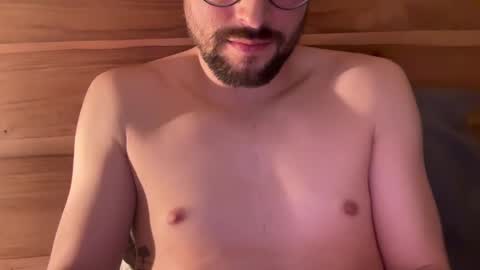 Snapshot of _ur_happy_meal chatting on December 28, 3:58 am DJ online show from December 28, 3:58 am