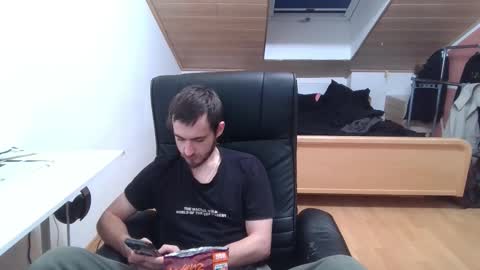 Snapshot of _v_l_a_d_ chatting on October 28, 12:25 am Vlad online show from October 28, 12:25 am