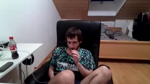 Snapshot of _v_l_a_d_ chatting on December 5, 1:25 am Vlad online show from December 5, 1:25 am