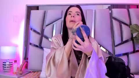 _valeria_saenz_ online show from November 4, 2:43 am