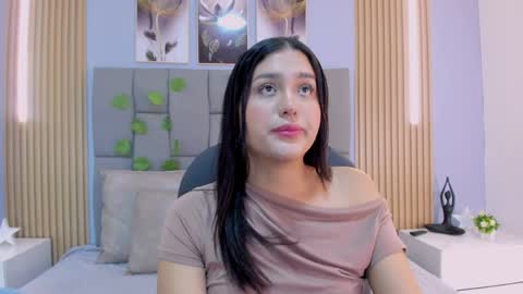 Snapshot of _valerycooper chatting on April 11, 11:36 am _valerycooper online show from April 11, 11:36 am