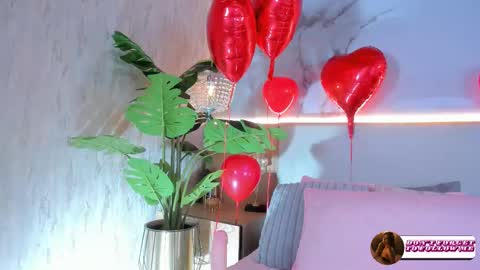 Snapshot of _valeryysmith_ chatting on February 15, 7:51 am Valery online show from February 15, 7:51 am