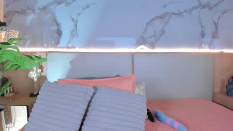 Snapshot of _valeryysmith_ chatting on February 17, 3:36 am Valery online show from February 17, 3:36 am