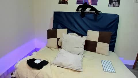 _viollette_ online show from October 1, 11:44 pm