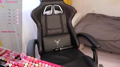 Snapshot of _viv1an_ chatting on October 7, 7:27 am Alis online show from October 7, 7:27 am