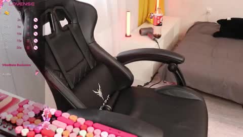 Snapshot of _viv1an_ chatting on October 9, 6:00 am Alis online show from October 9, 6:00 am