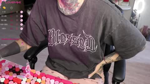 Snapshot of _viv1an_ chatting on November 2, 7:44 am Alis online show from November 2, 7:44 am