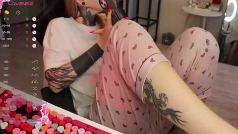 Snapshot of _viv1an_ chatting on November 13, 7:07 am Alis online show from November 13, 7:07 am