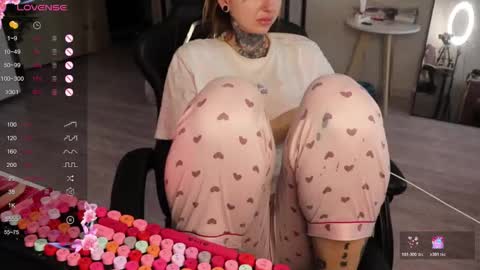 Snapshot of _viv1an_ chatting on November 19, 8:58 am Alis online show from November 19, 8:58 am