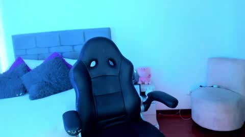 INSTAGRAM pinzon viviana online show from December 26, 7:05 pm