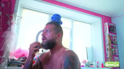 Snapshot of _wayan_ chatting on October 14, 10:27 am Wayan online show from October 14, 10:27 am