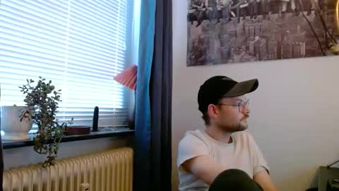 Snapshot of _whoisthatguy_ chatting on October 21, 2:51 pm _whoisthatguy_ online show from October 21, 2:51 pm