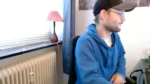 Snapshot of _whoisthatguy_ chatting on October 25, 9:28 am _whoisthatguy_ online show from October 25, 9:28 am