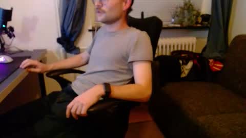 Snapshot of _whoisthatguy_ chatting on November 18, 6:12 pm _whoisthatguy_ online show from November 18, 6:12 pm