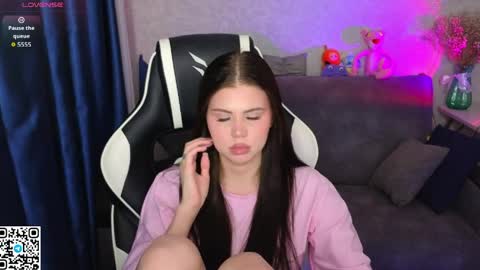 Fiona and Wayne online show from April 10, 7:51 pm