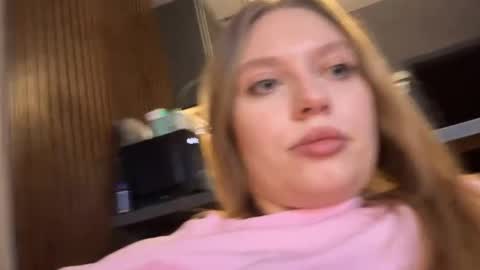 Snapshot of _your_little_devil_ chatting on April 3, 5:05 am _your_little_devil_ online show from April 3, 5:05 am