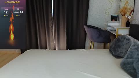 Snapshot of _your_sweetdream chatting on December 17, 8:23 am Jasmine online show from December 17, 8:23 am
