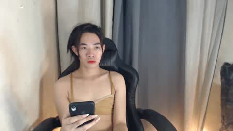 Snapshot of _yoursexwife_ chatting on January 22, 12:27 pm sheng online show from January 22, 12:27 pm