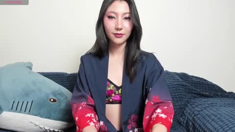 Snapshot of _yuriko chatting on December 5, 3:17 pm Mia online show from December 5, 3:17 pm