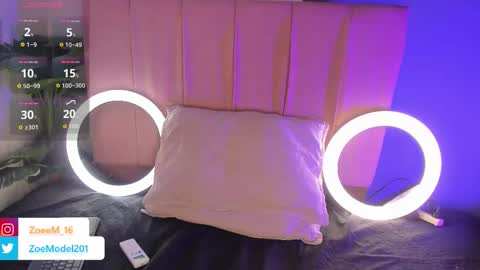  Zoe  online show from October 18, 8:20 pm