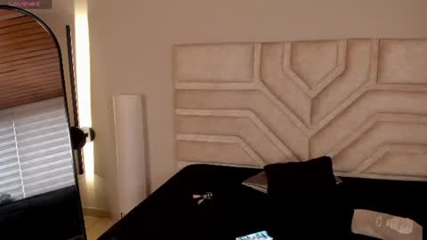 Zoe  online show from July 16, 1:06 pm