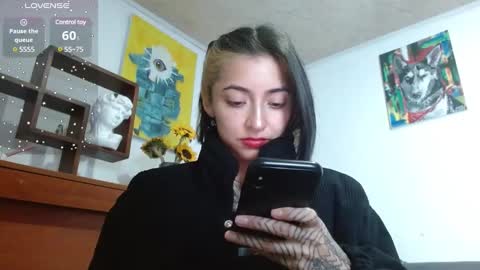 Snapshot of _zoebakers chatting on February 13, 10:33 pm Zoe online show from February 13, 10:33 pm