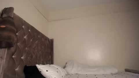 Snapshot of _zoilah chatting on October 3, 1:35 am Zoilah online show from October 3, 1:35 am