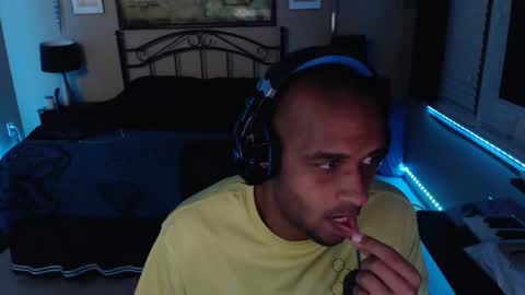 a4orce online show from April 4, 1:04 am