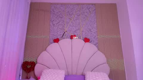 Aisha online show from March 2, 12:01 pm