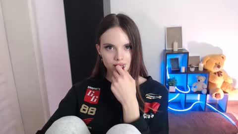 Snapshot of a_ariella_ chatting on October 27, 1:26 pm a_ariella_ online show from October 27, 1:26 pm