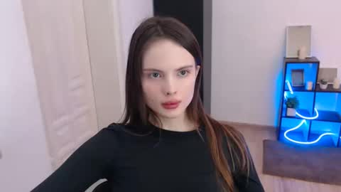 a_ariella_ online show from December 16, 2:22 pm