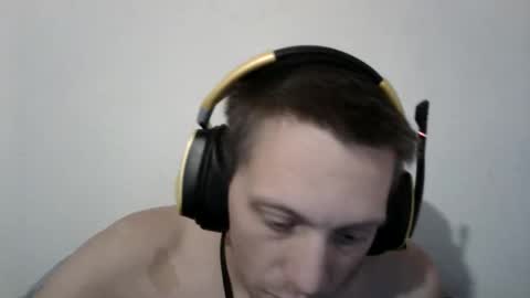 Snapshot of a_bored_dragon chatting on December 16, 9:14 am A Bored Dragon online show from December 16, 9:14 am