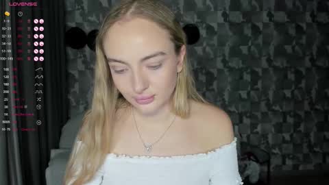 Snapshot of a_delina chatting on November 1, 1:57 pm Adelina online show from November 1, 1:57 pm