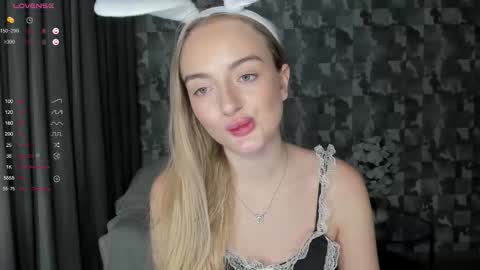 Snapshot of a_delina chatting on November 10, 2:27 pm Adelina online show from November 10, 2:27 pm