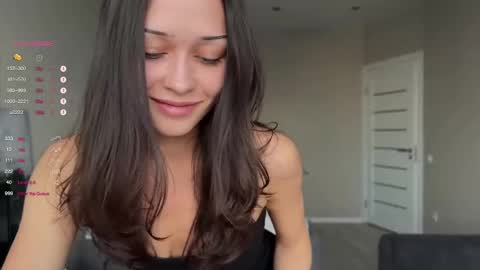 Snapshot of a_p_p_l_e chatting on October 18, 11:44 am Mila and Jess online show from October 18, 11:44 am